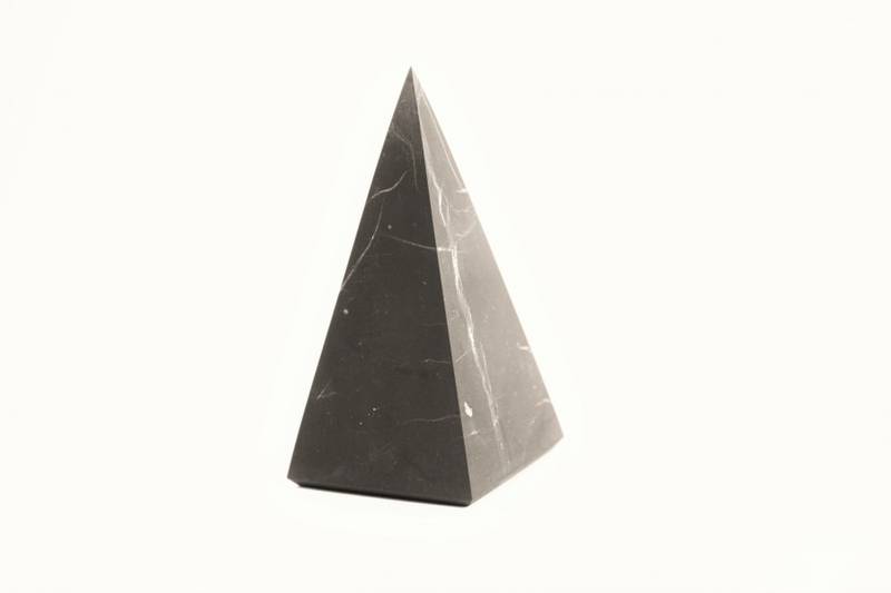 Shungite Høy Pyramide 80x160mm-Polished shungite high pyramid
