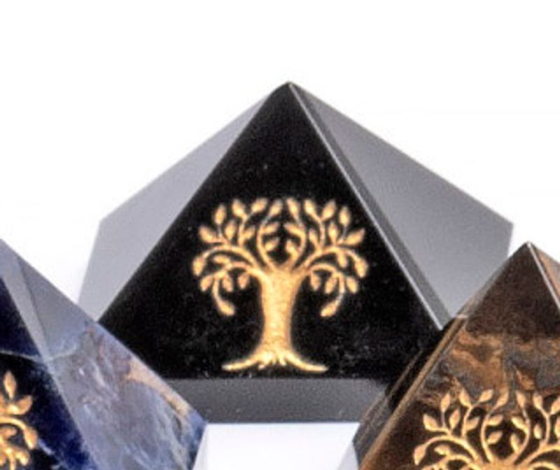 Obsidian Sort Pyramide med Livets Tre